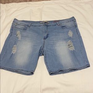 EUC... Stretchy Bermuda shorts